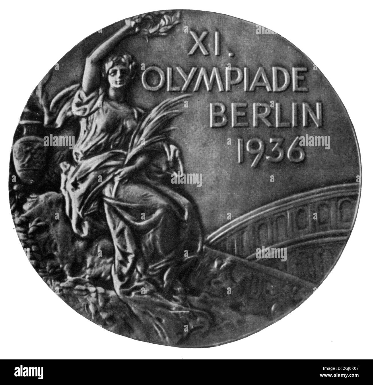 Olympische Spiele 1936, Berlin - die olympische Medaille: Vorderseite - XI Olympiade Berlin 1936 (die Olympiamedaille: Ruckseite) ©TopFoto Stockfoto