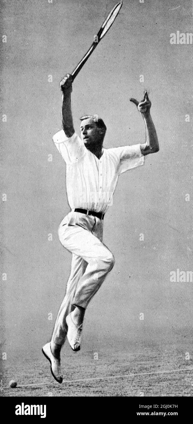 1921 - W. T. Tilden William Tatem Tilden II (10. Februar 1893 - 5. Juni 1953), oft als ''Big Bill'' bezeichnet, war ein amerikanischer Tennisspieler, der sieben Jahre lang die Nummer 1 der Welt war, das letzte Mal, als er 38 Jahre alt war. Geboren in Philadelphia, Pennsylvania, in einer wohlhabenden Familie, war er bei seiner Geburt ein „Junior“, änderte aber seinen Namen in „II“, als er Mitte 20 war. ©TopFoto Stockfoto