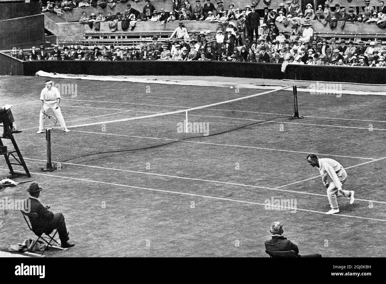 G. L. Patterson (Australien) v. R. Lycett 1922 - Finale der alleinreisenden Singles ©TopFoto Stockfoto