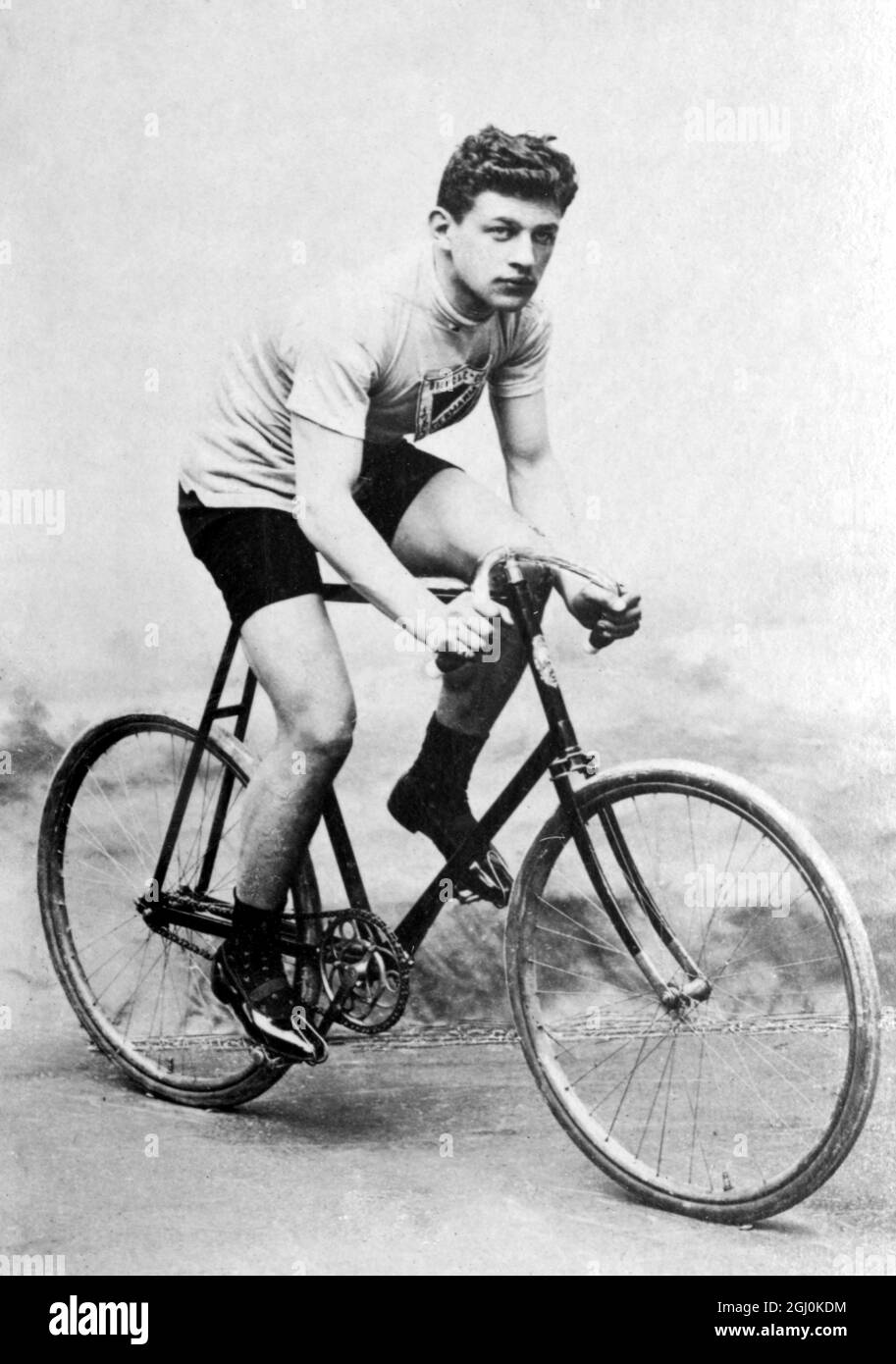Willy Arend (2. Mai 1876 in Hannover - 25. März 1964 in Berlin) war ein deutscher Radfahrer und erster deutscher Profi-Weltmeister im Bahnradsport (30 Jahre Karriere). Drei Mal gewann er die Europameisterschaft (1897 1898 und 1901). 1910 nahm er an sechs-Tage-Rennen in Bremen und Kiel Teil und gewann sie. ©2007 TopFoto Stockfoto