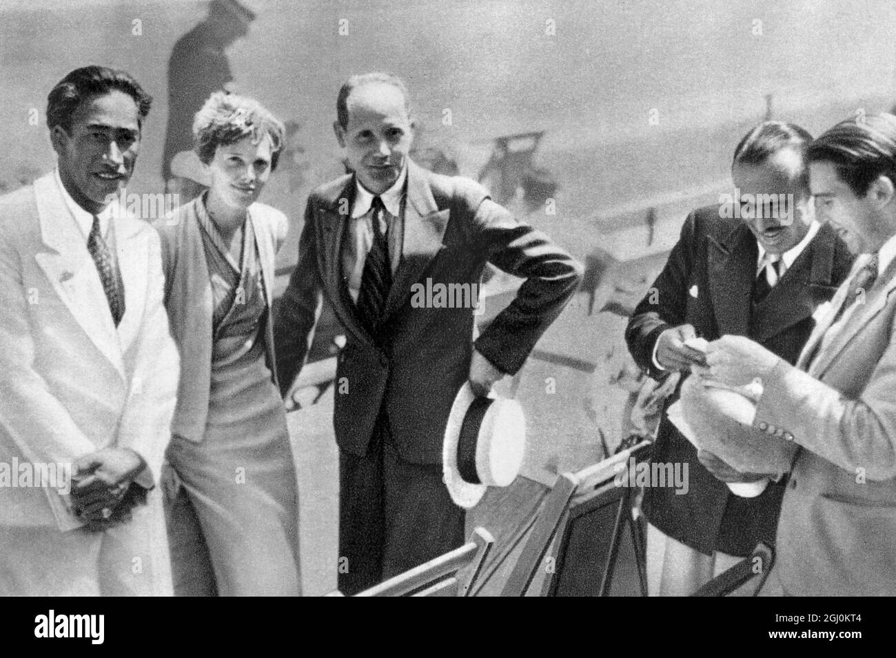 Duke Kahanamoku , Miss Earhar , George A Putnam , Paavo Nurmi , Douglas Fairbanks und Arthur Jonath Los Angeles 1932, Olympische Spiele: Stockfoto