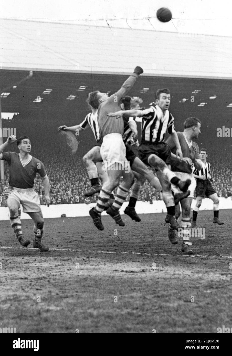 Bolton Wanders schlug Blackburn Rovers im Halbfinale des Fußballverbands Cup in Maine Road Manchester um 2 Tore. Hopkinson Bolton Torwart . 23. März 1958 Stockfoto