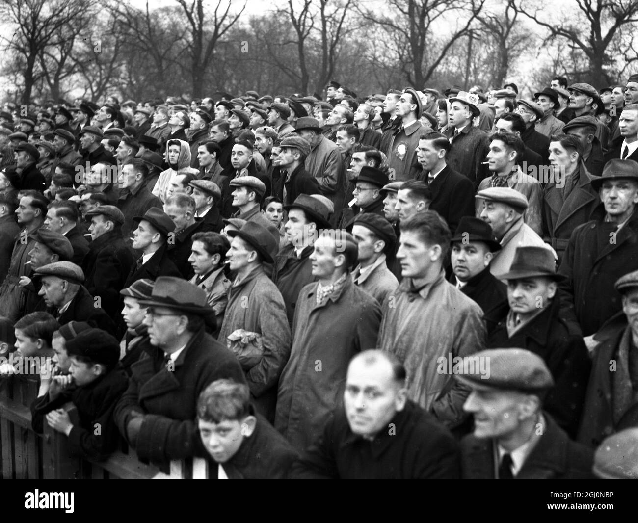 Zuschauer beobachten Gravesend und Northfleet gegen Torquay 26. November 1949 Stockfoto