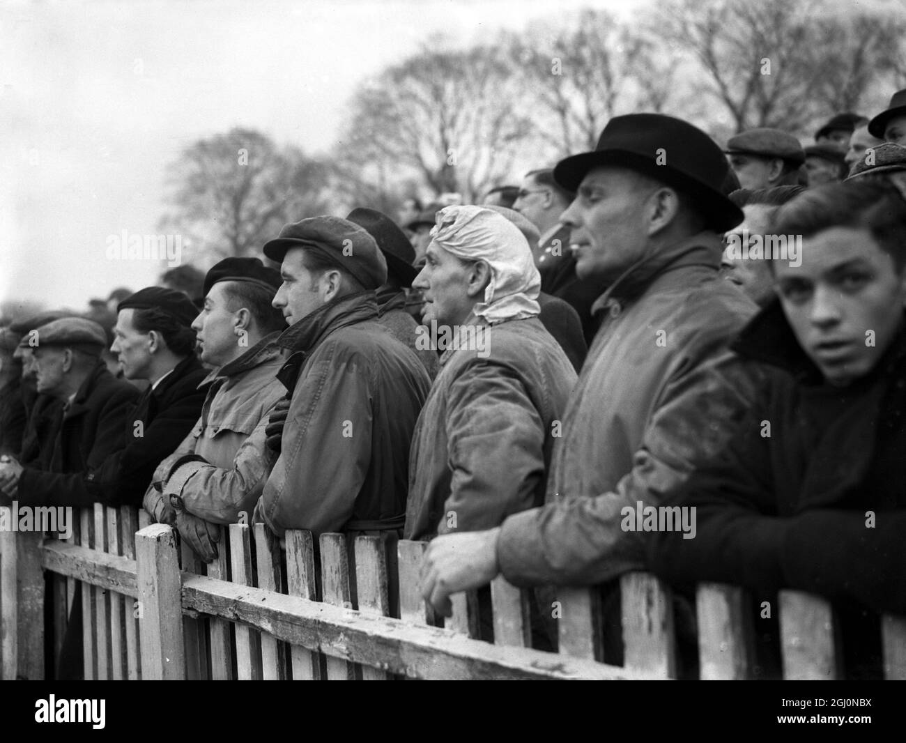 Zuschauer beobachten Gravesend und Northfleet gegen Torquay 26. November 1949 Stockfoto