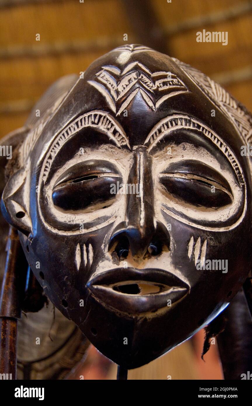 Südafrika, Durban, Tal der tausend Hügel, Phezulu Park. Traditionelle Zulu Kulturpark. Typische Maske. Stockfoto