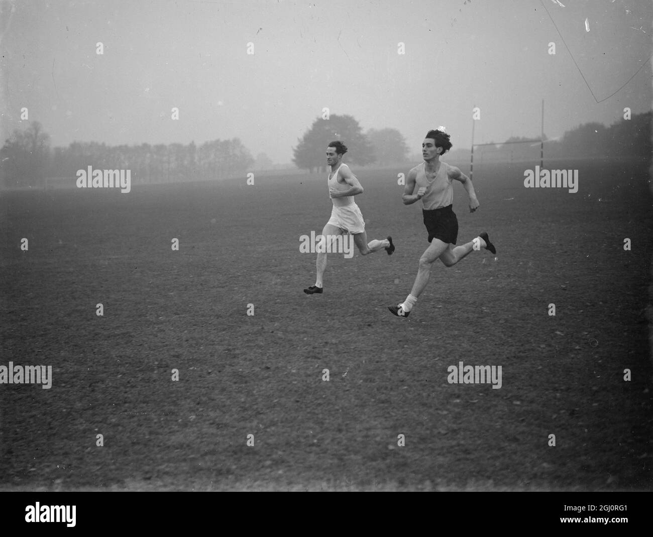 Cross Country Run - S . Ballard und E.J.W. Payne Januar 1946 Stockfoto