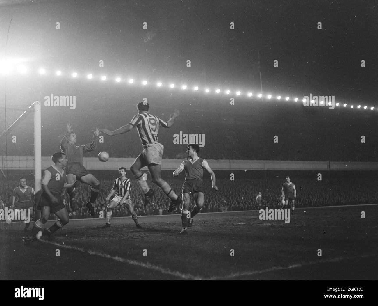 ROTHERHAM UNITED V BRIGHTON FUSSBALLSPIEL 8. FEBRUAR 1960 Stockfoto