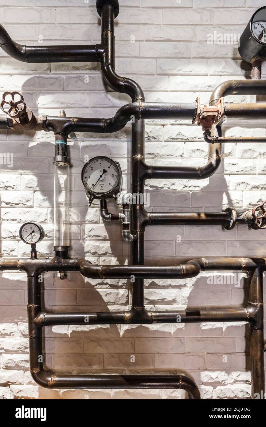 Georgien, Tiflis. Brauen Sie Pub-Rohre. Stockfoto