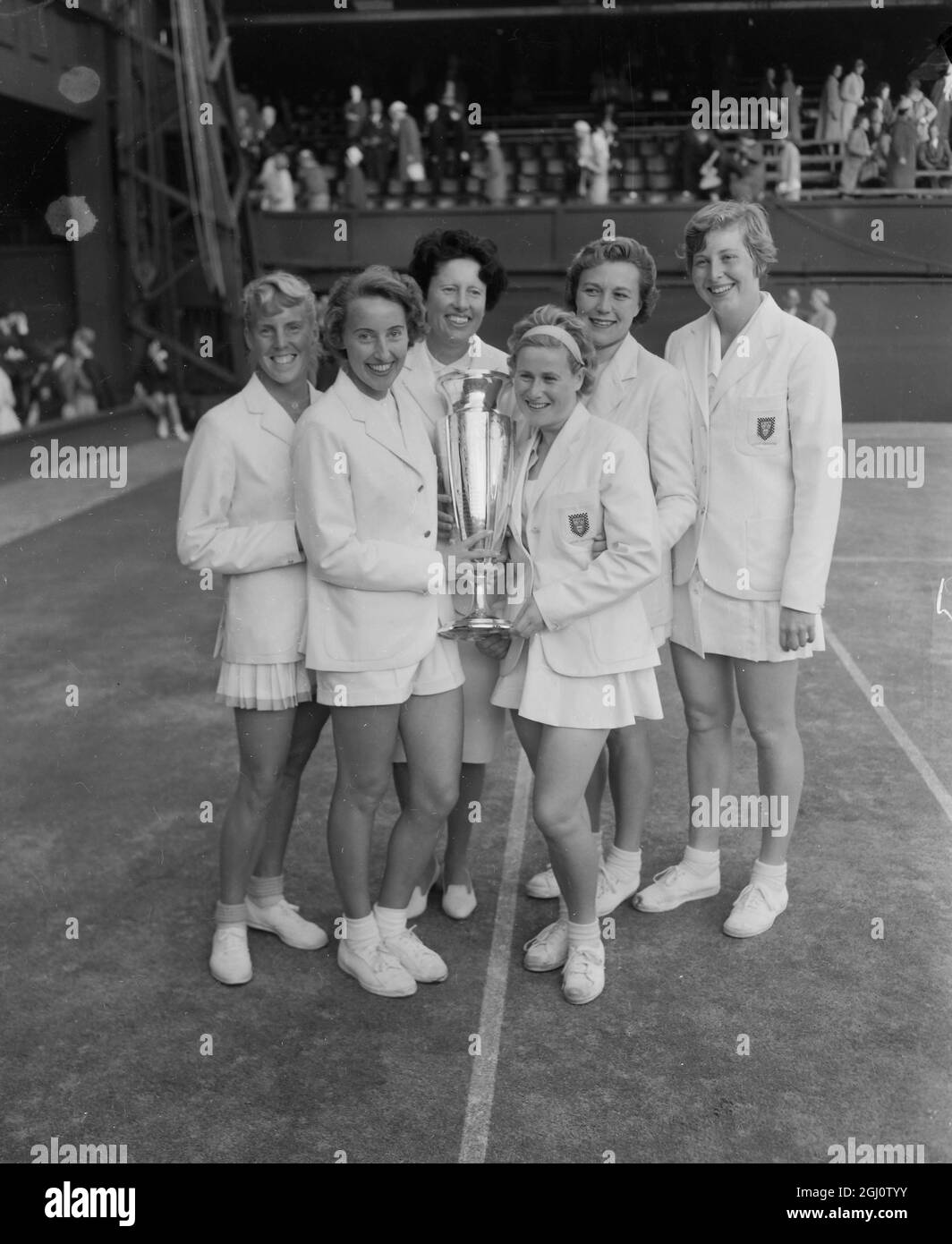 ANN HAYDON, ANGELA MORTIMER, BEA WALTERS UND CHRISTINE TRUMAN – WIMBLEDON-TENNISSIEGER AM 11. JUNI 1960 Stockfoto