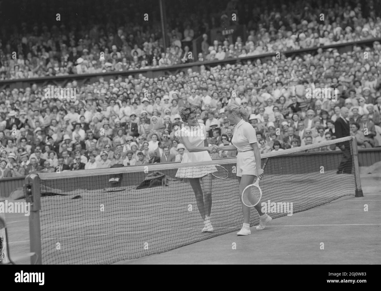 JONES ANNE REYNOLDS S - TENNIS WIMBLEDON CHAMPIONSHIPS 30. JUNI 1960 Stockfoto