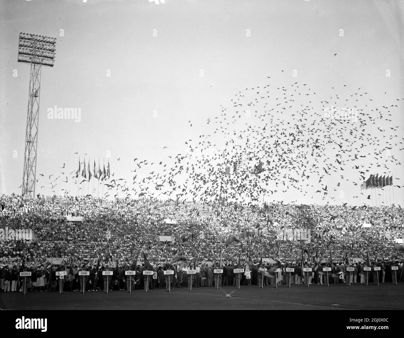 BIRDS TAUBEN VERÖFFENTLICHT ERÖFFNUNGSZEREMONIE DES OLYMPIASTADIONS ENDET AM 25. AUGUST 1960 Stockfoto