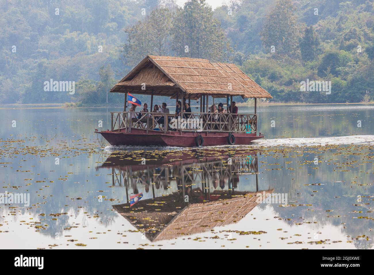 Laos, Sainyabuli. Elephant Conservation Center Wassershuttle auf dem Nam Tien Reservoir. Stockfoto