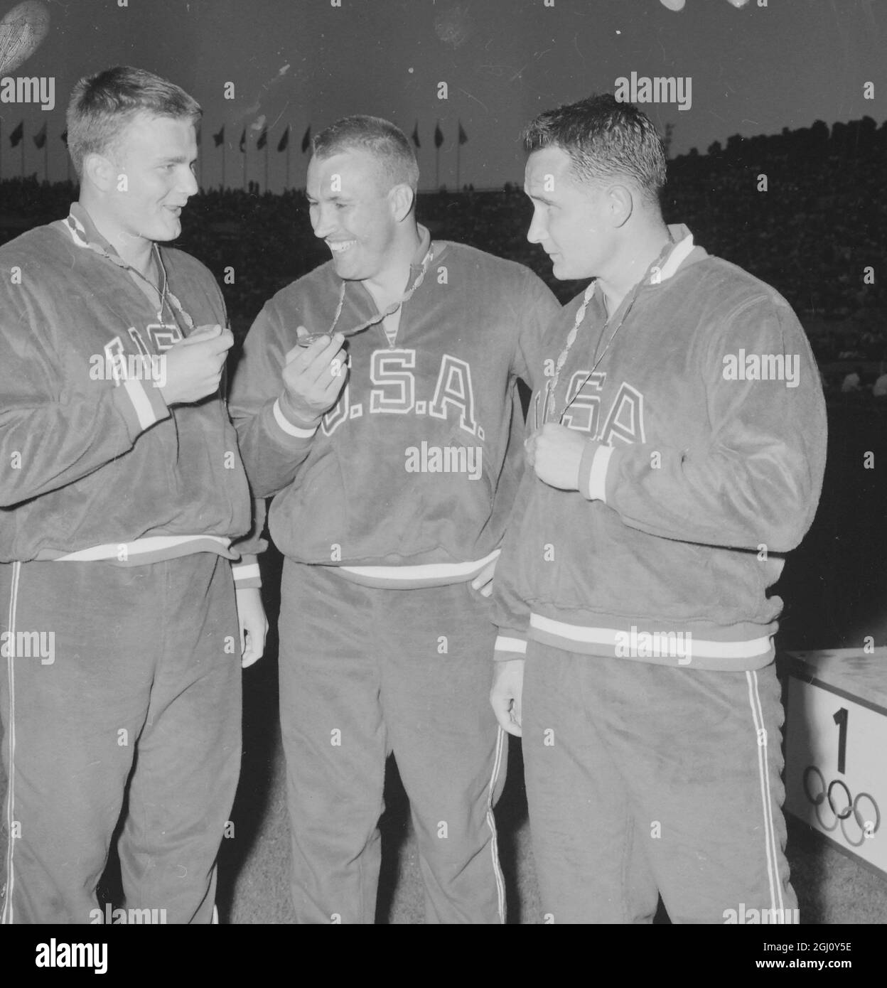 OLYMPISCHES SPIEL SCHUSS PUTT NIEDER OBRIAN LONG LOOK MEDAILLEN 1. SEPTEMBER 1960 Stockfoto