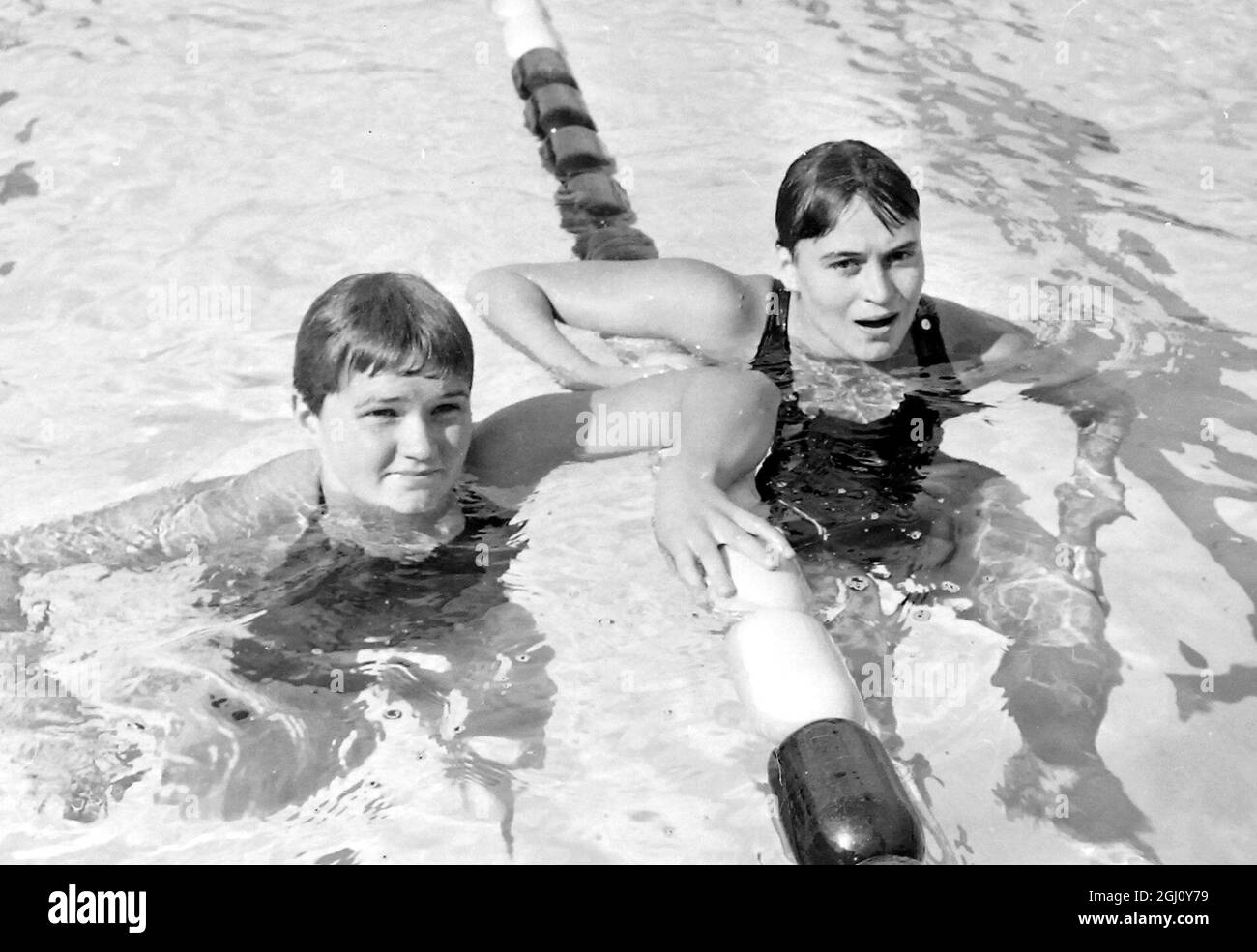 OLYMPISCHE SPIELE SCHWIMMEN 100M FRAUEN SCHMETTERLING HITZE 2 WATT GEWINNT BELOVEZ 30 AUGUST 1960 Stockfoto