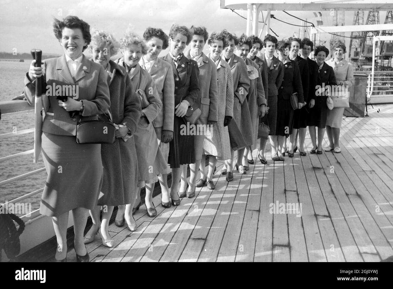 CRICKET WOMEN ASSOCIATION VERLÄSST SOUTHAMPTON VOM 27. OKTOBER 1960 AUS SÜDAFRIKA Stockfoto