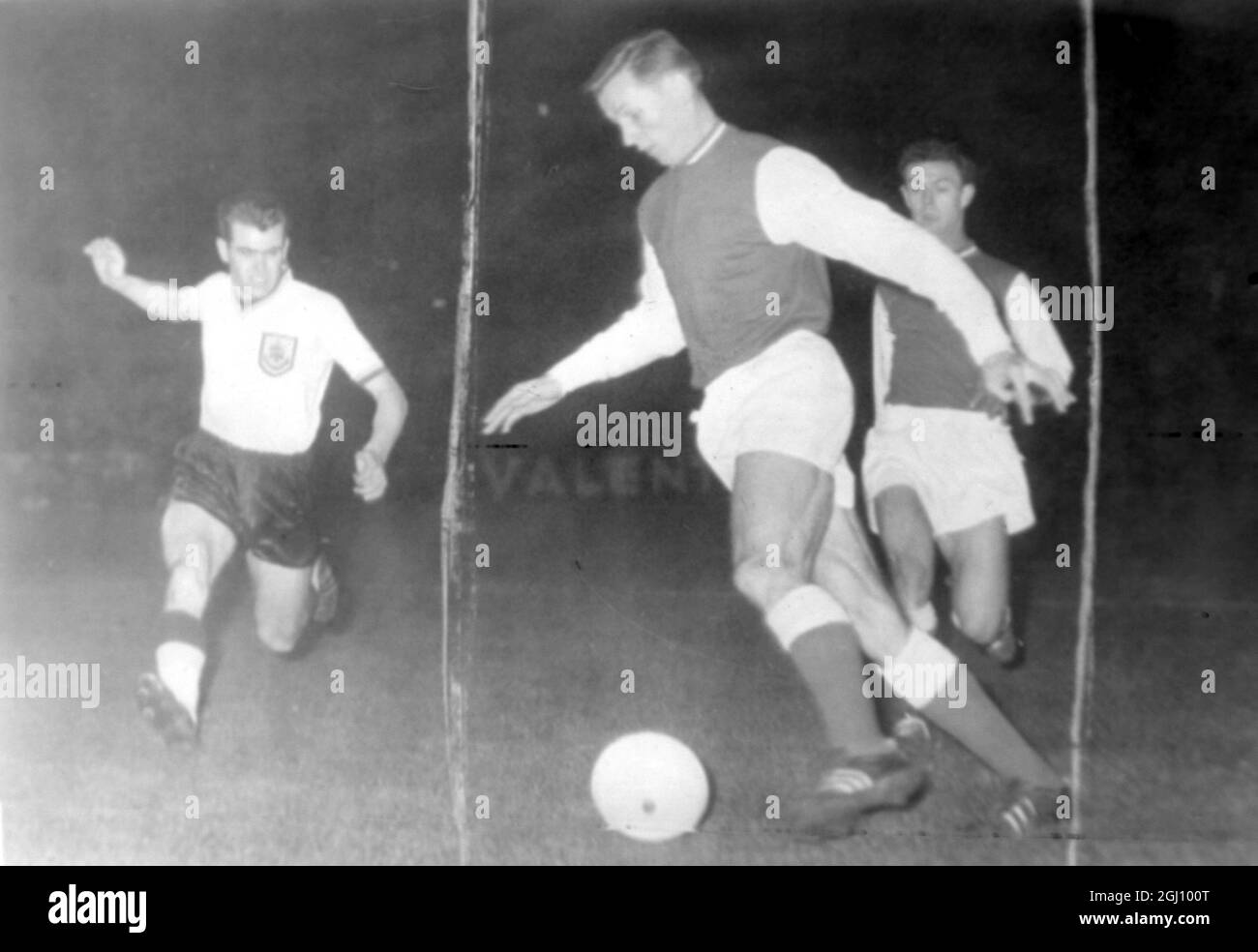 FOOTBALL BURNLEY V REIMS CONELLY FÜHRT ANGRIFF AM 30. NOVEMBER 1960 Stockfoto