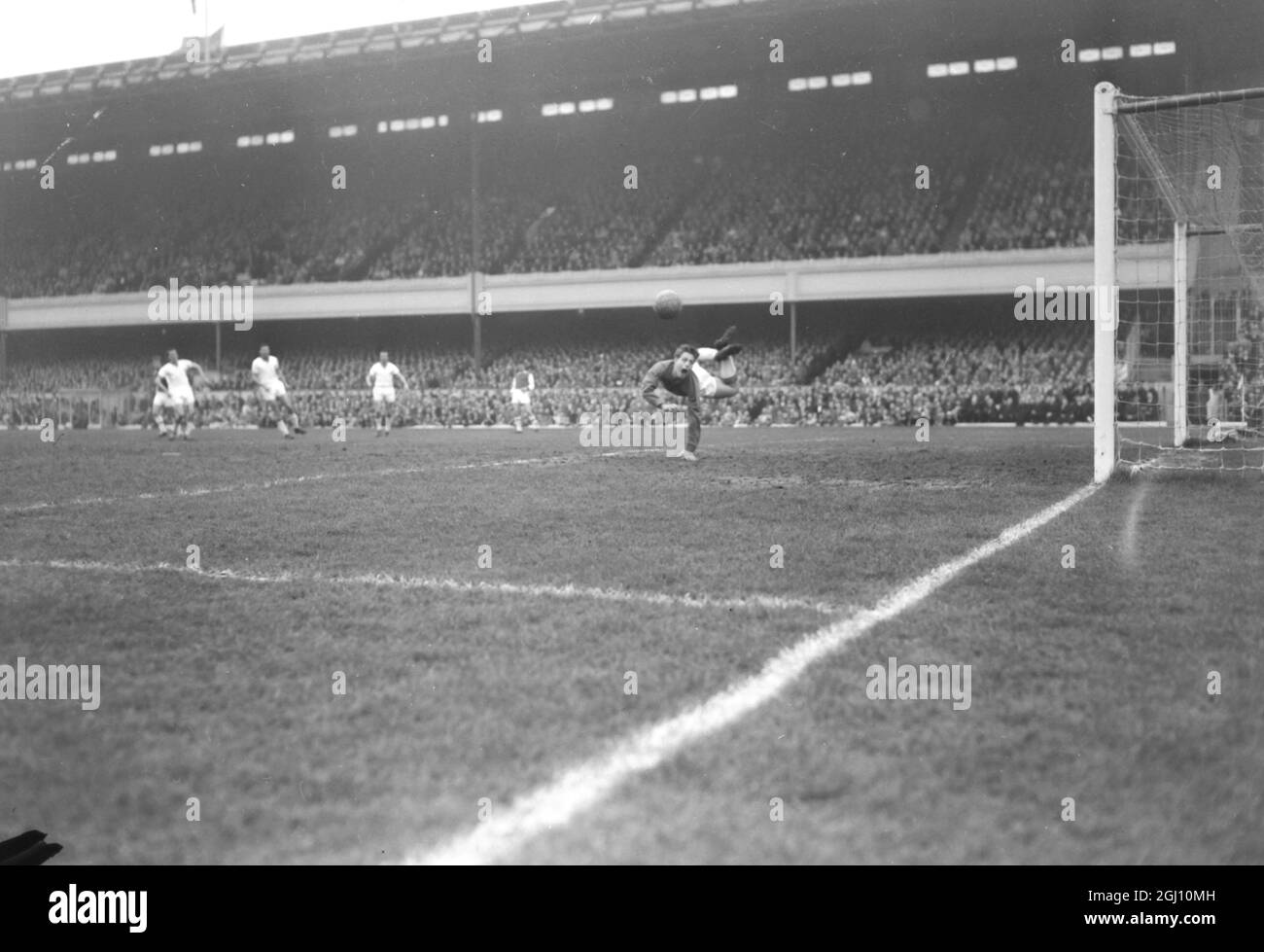 JACK HENDERSON BEIM FUSSBALLSPIEL ARSENAL FC GEGEN BLACKPPOL WEST AM 8. APRIL 1961 Stockfoto