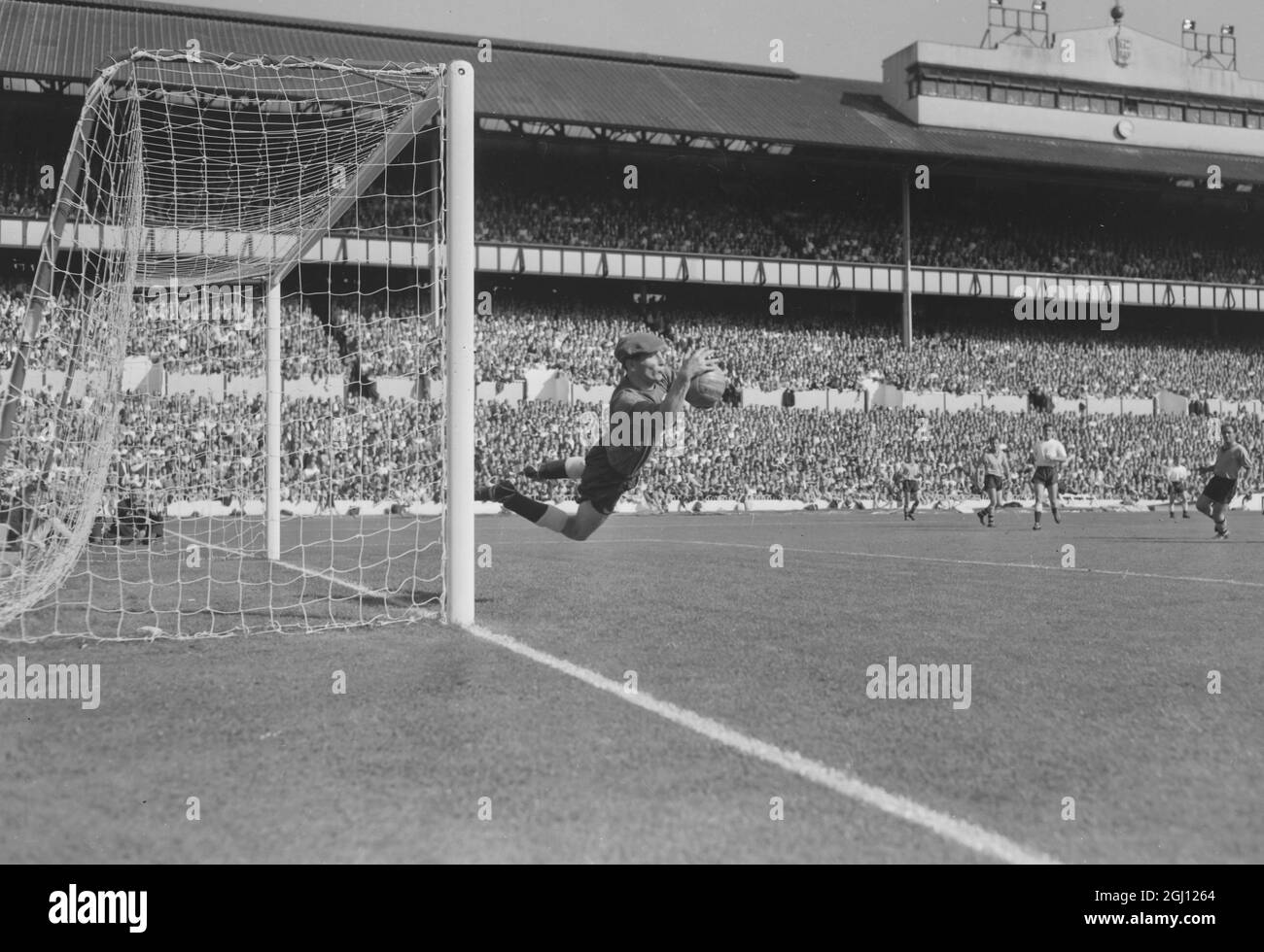 TOTTENHAM HOTSPURS V WÖLFE FUSSBALLSPIEL - TORWART BRAUN 16. SEPTEMBER 1961 Stockfoto