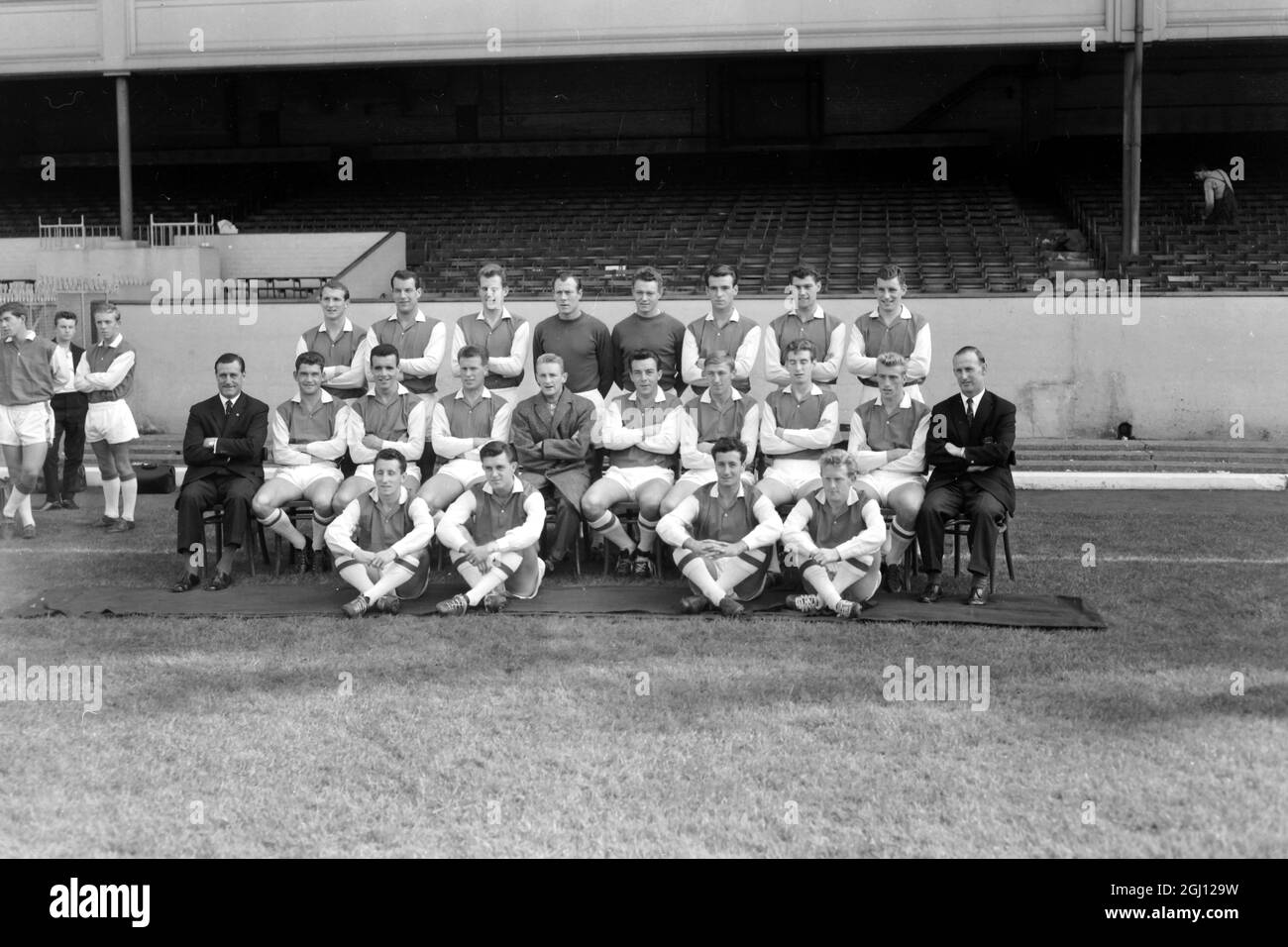 MITGLIEDER DES ARSENAL FOOTBALL CLUB FC IN LONDON 29. SEPTEMBER 1961 Stockfoto