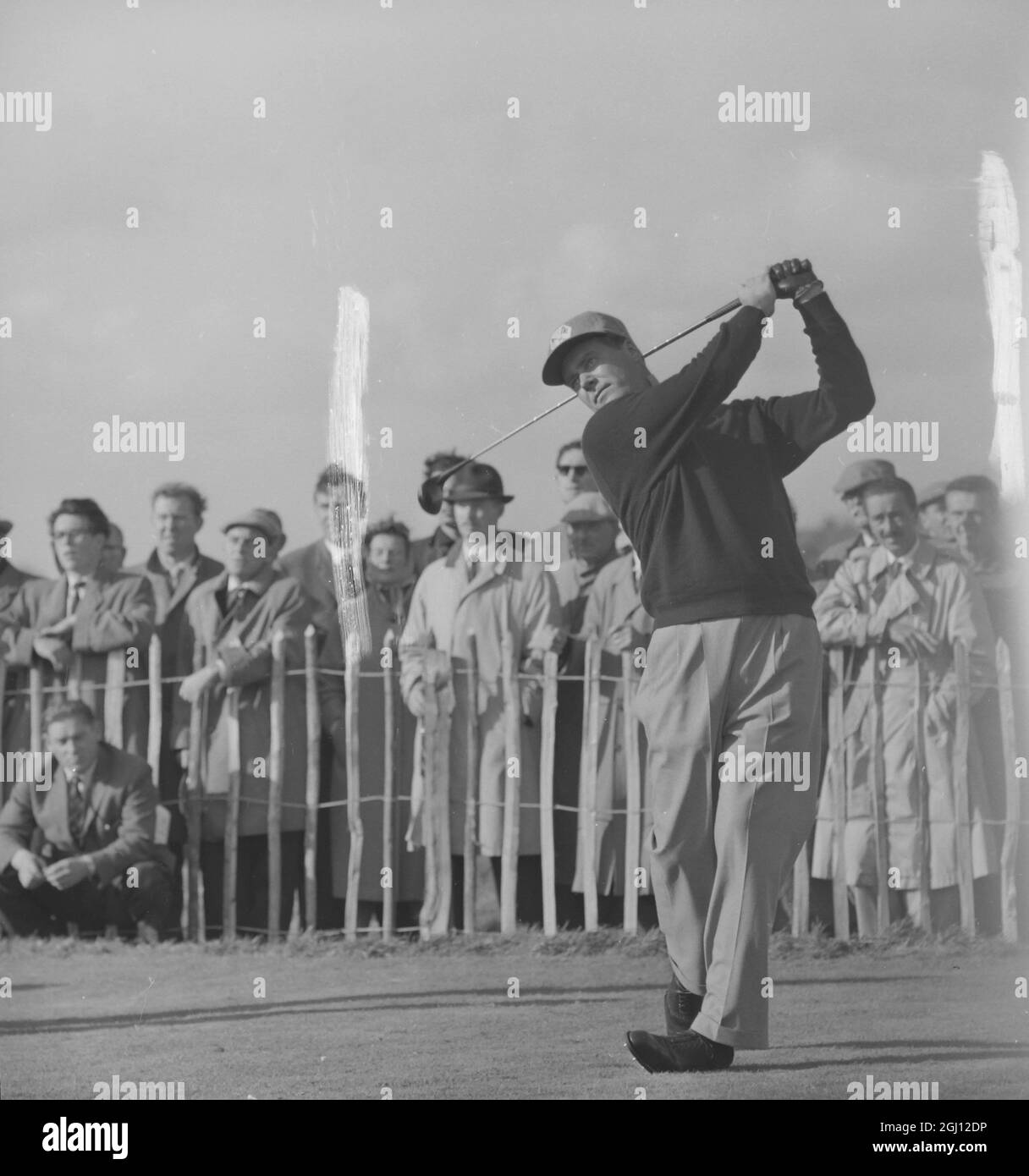 GOLF RYDER CUP ÜBEN VON B COLLINS FAHREN VOM 6. TEE BEIM RYDER CUP - LYTHAM ST. ANNES, LANCASHIRE 12. OKTOBER 1961 Stockfoto