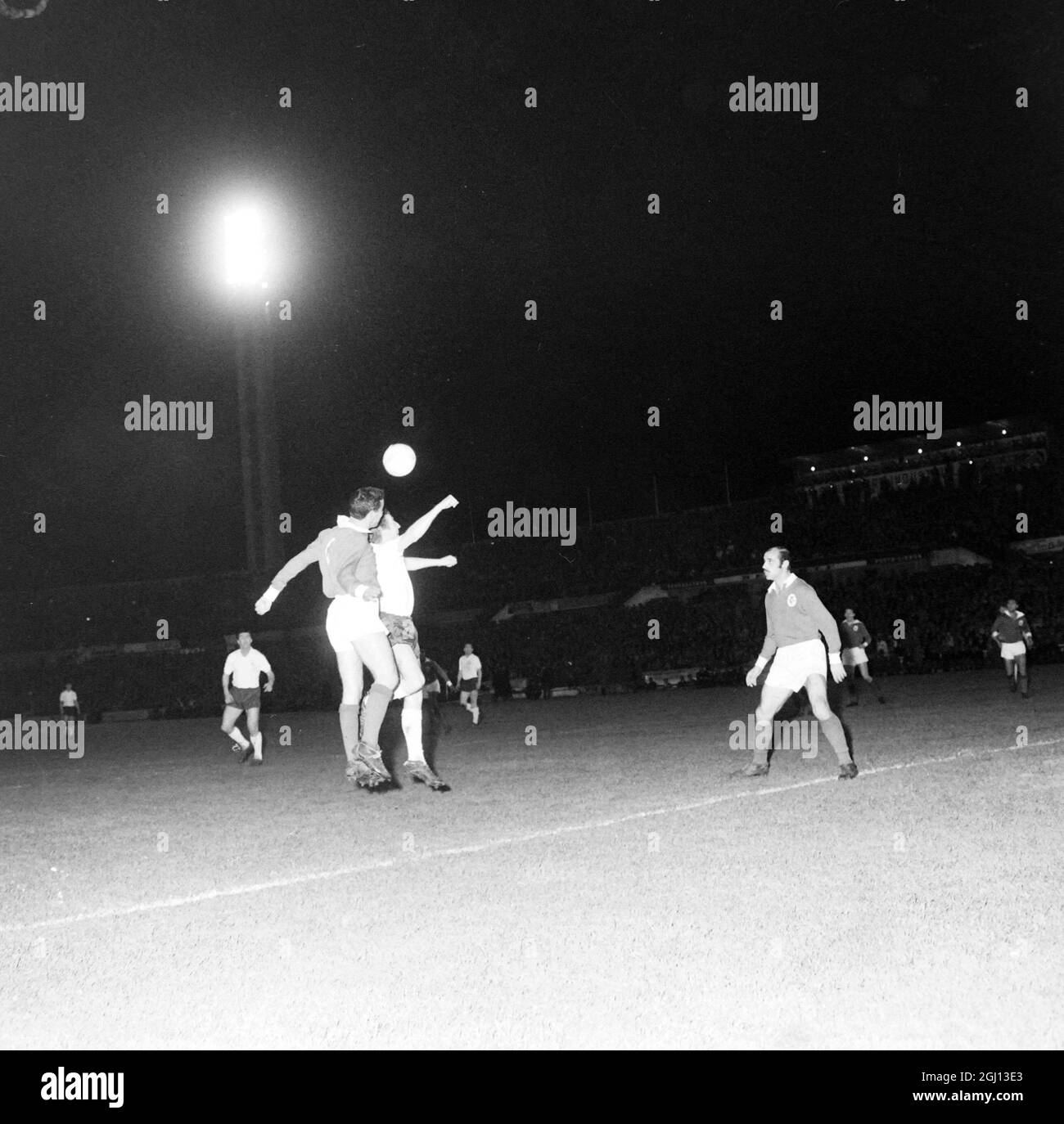 FUSSBALL-EUROPAMEISTERSCHAFT SPURS V BENFICA - ANGELO IN AKTION 22. MÄRZ 1962 Stockfoto