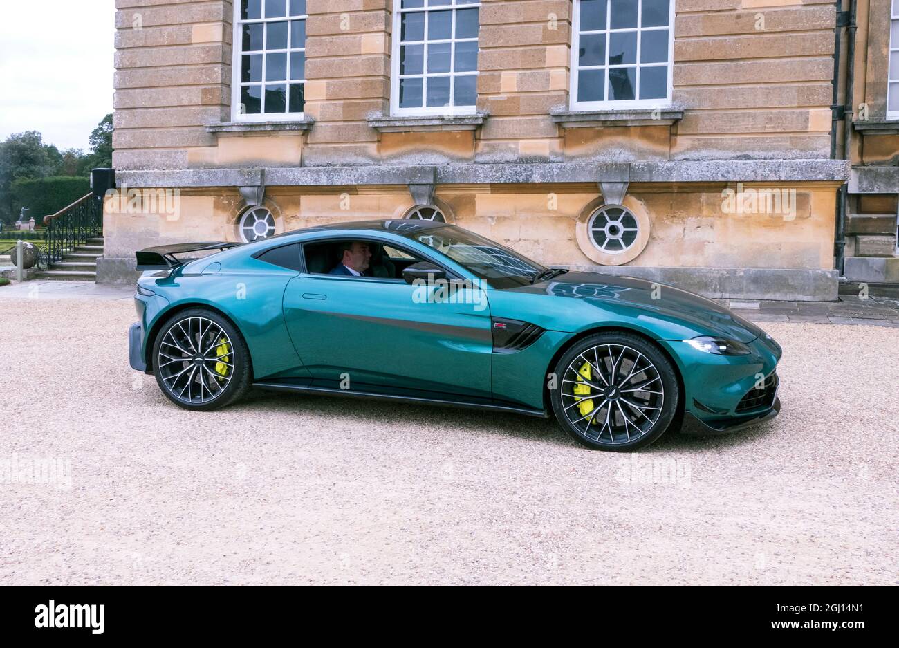 2021 Aston Martin Vantage beim Salon Prive Concours D'Elegance 2021 im Blenheim Palace Woodstock Oxfordshire UK Stockfoto