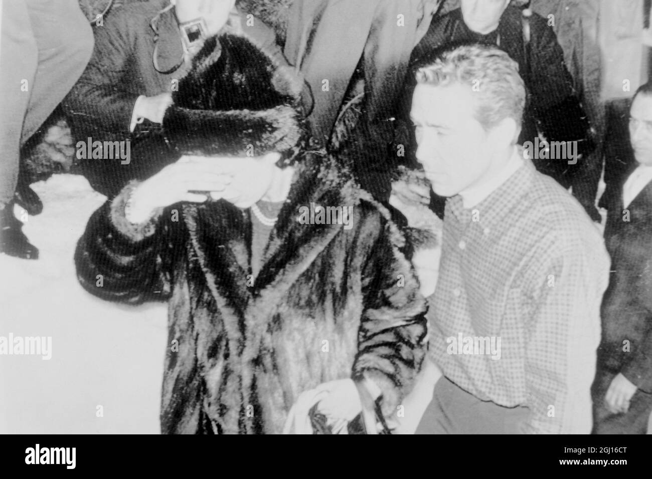 PRINZESSIN MARGARET ROSE UND LORD SNOWDON IM SKIHOTEL IN DER SCHWEIZ ; 27. MÄRZ 1963 Stockfoto