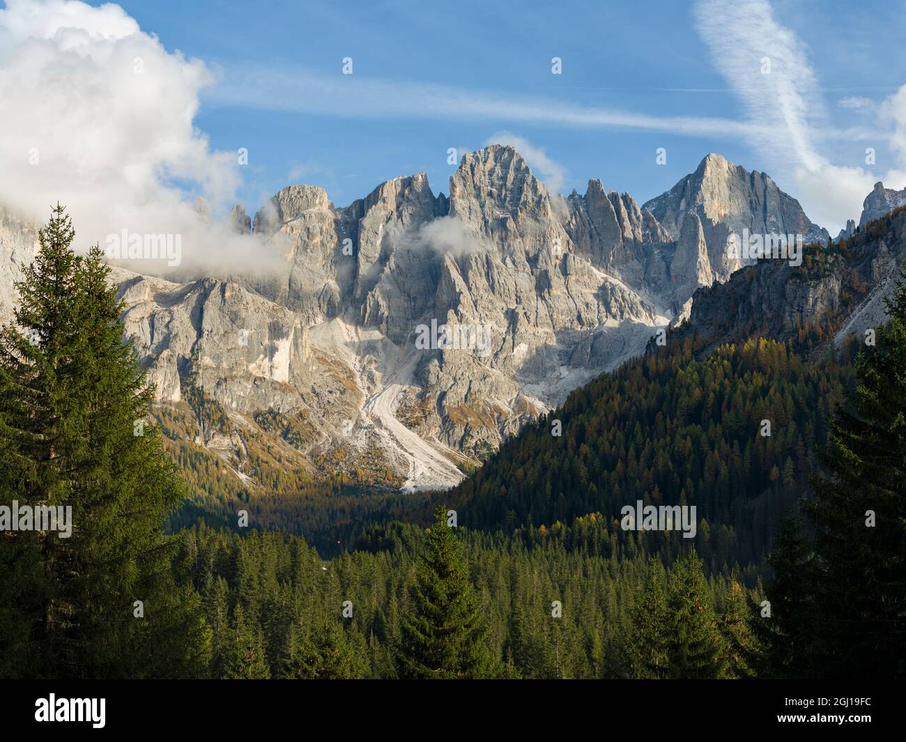 Cima della Vezzana, cima dei Bureloni. Die Gipfel überragen das Val Venegia. Pala-Gruppe (Pale di San Martino) in den dolomiten des Trentino, Italien. Pala ist Stockfoto