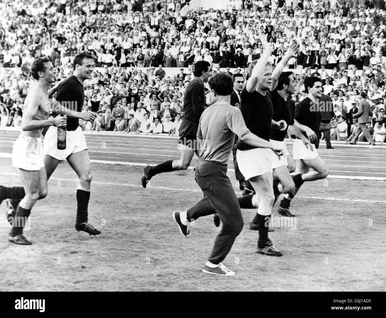 FOOTBALL BOLOGNA V INTER MILAN HARALD NIELSEN IN AKTION IN ROM - ; 9. JUNI 1964 Stockfoto