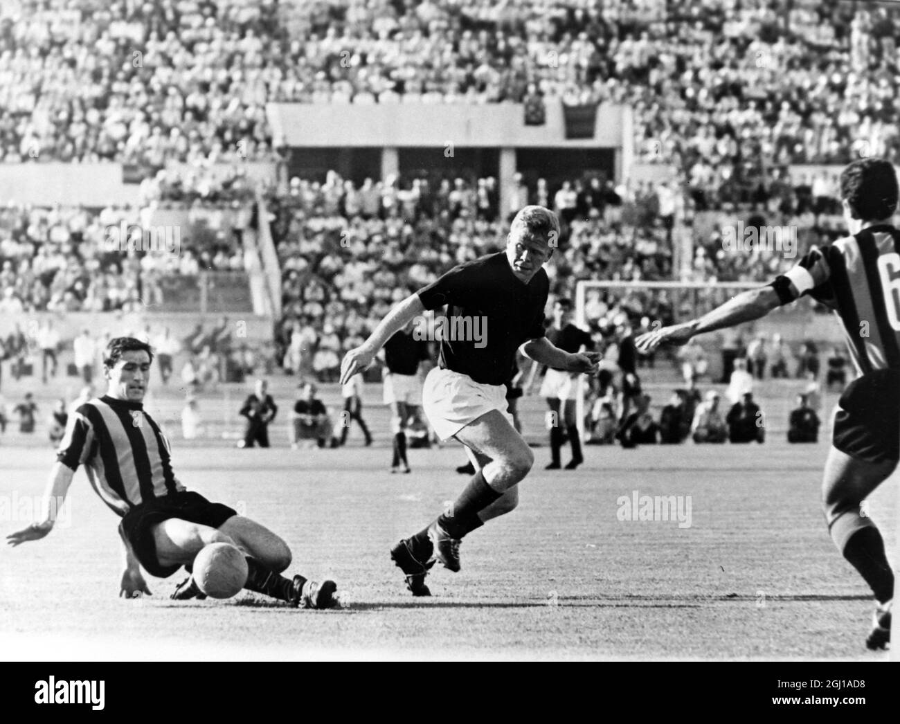 FOOTBALL BOLOGNA V INTER MILAN HARALD NIELSEN IN AKTION IN ROM - ; 9. JUNI 1964 Stockfoto