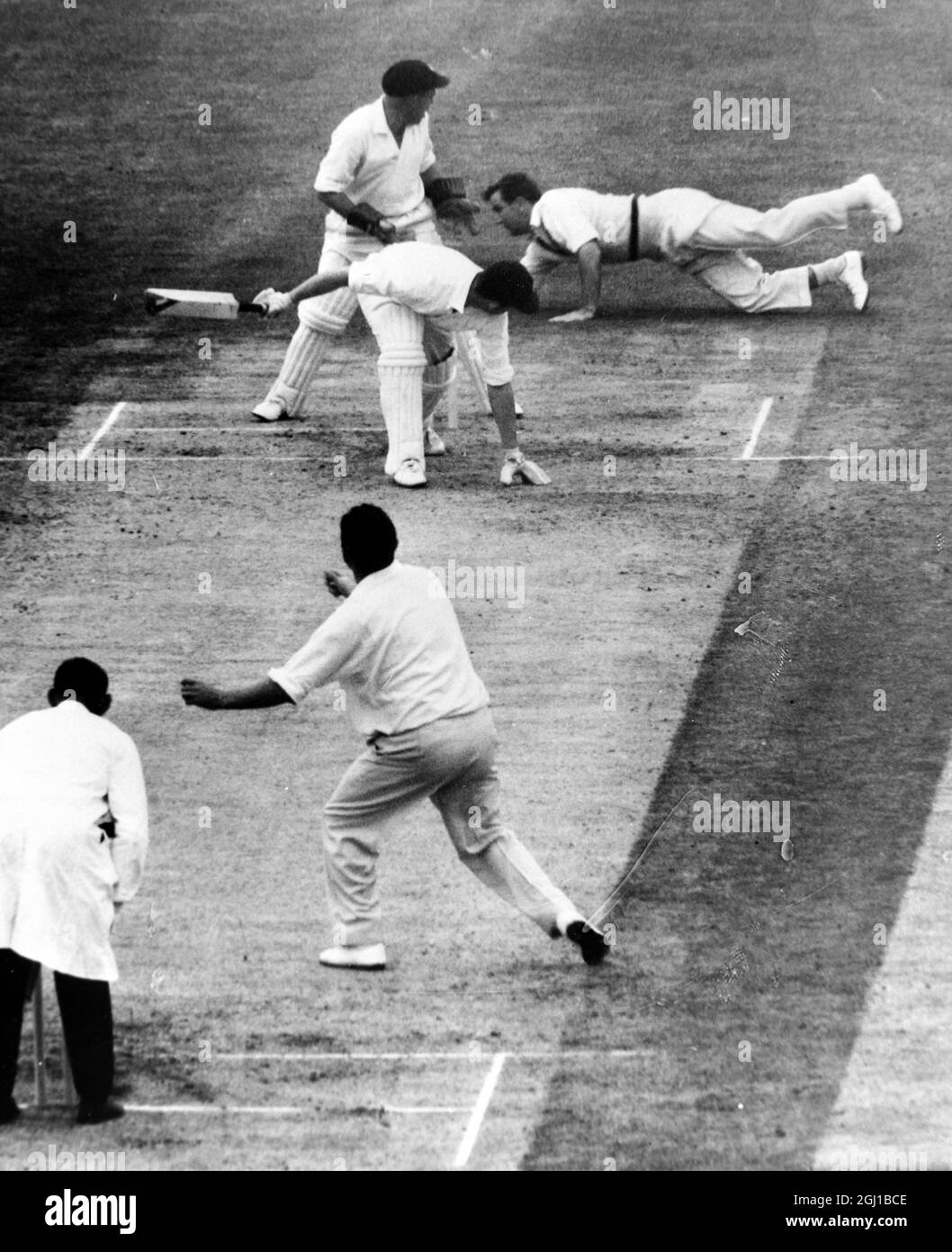 CRICKET AUSTRALIA V ENGLAND SIMPSON BARBER VEIVERS ; 16. AUGUST 1964 Stockfoto