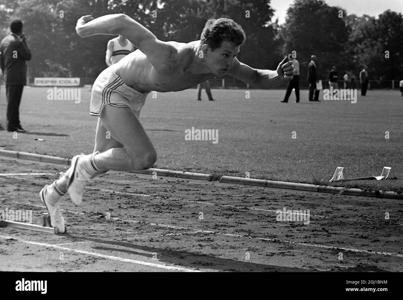 BOBBY BRIGHTWELL R ATHLET / ; 30. AUGUST 1964 Stockfoto