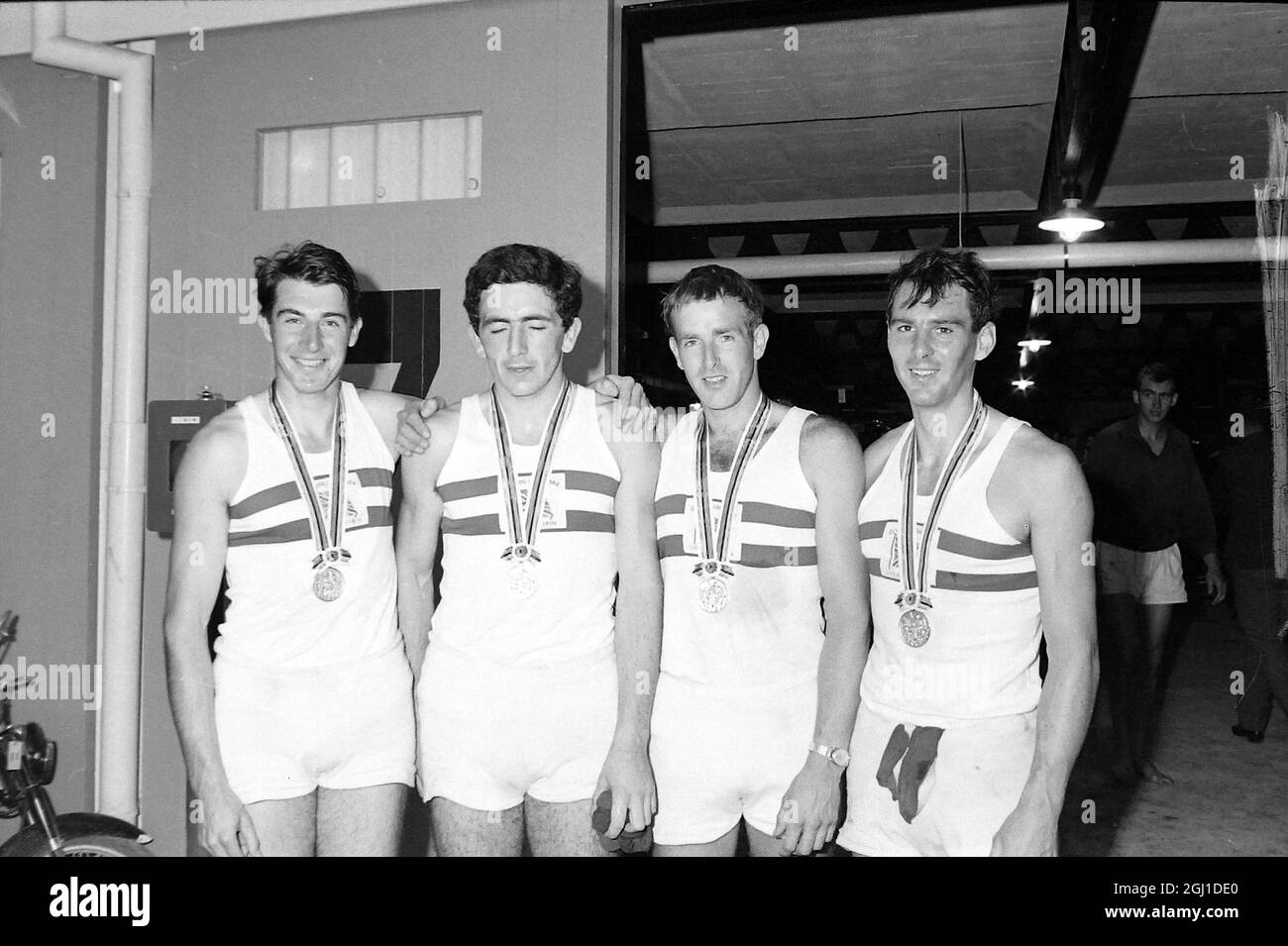 OLYMPISCHE SPIELE, OLYMPISCHE SPORTSPIELE - XVIII. OLYMPIADE IN TOKYO, JAPAN - RUDERSILBERMEDAILLE FÜR GROSSBRITANNIEN / ; 16. OKTOBER 1964 Stockfoto