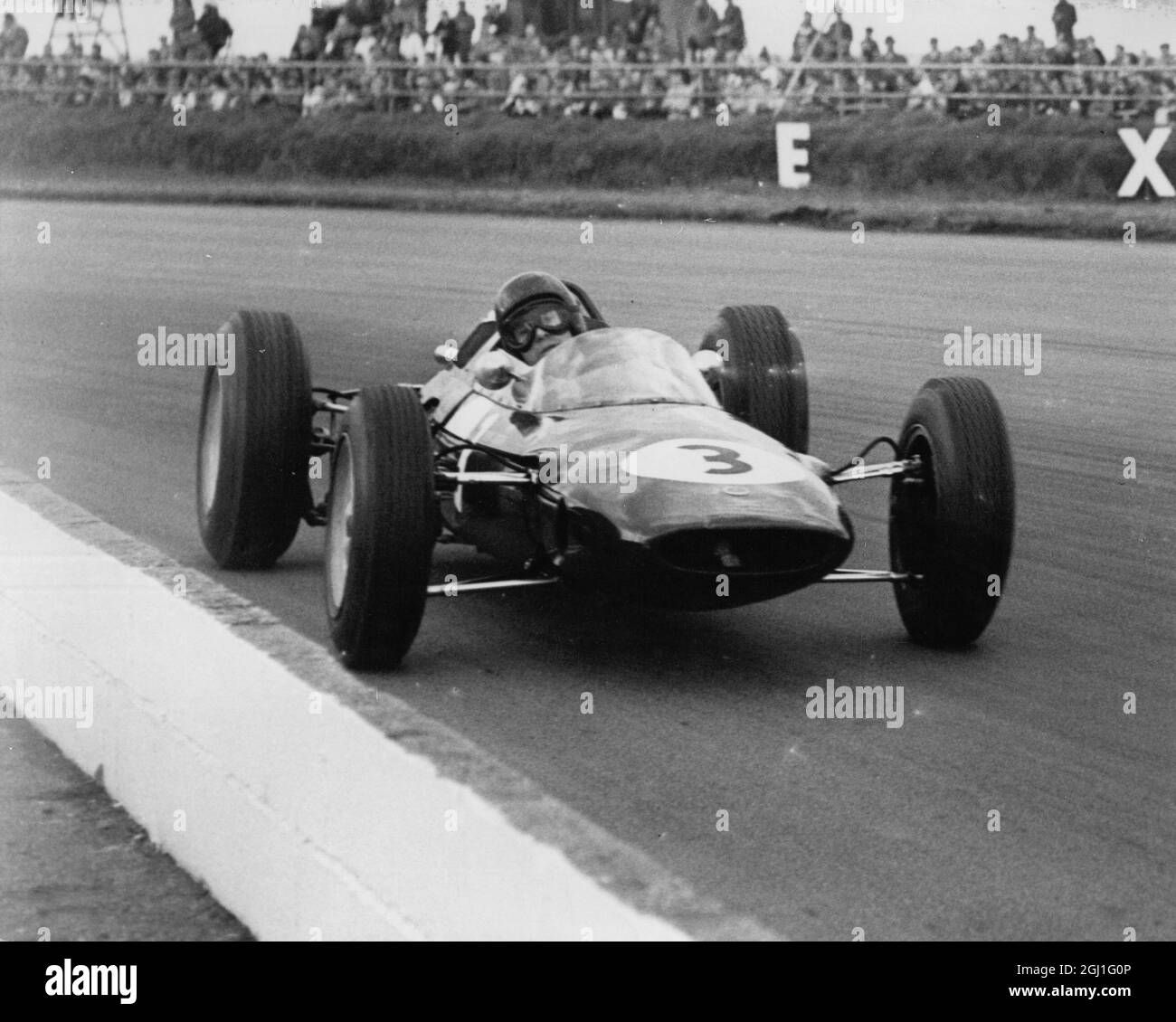 Jim Clark : 1936 - 1968 , britischer Formel-1-Rennfahrer aus Schottland , gezeigt in Silverstone , England , in seinem Lotus-Climax als Sieger des International Daily Express Trophy Race 11. Mai 1963 Stockfoto