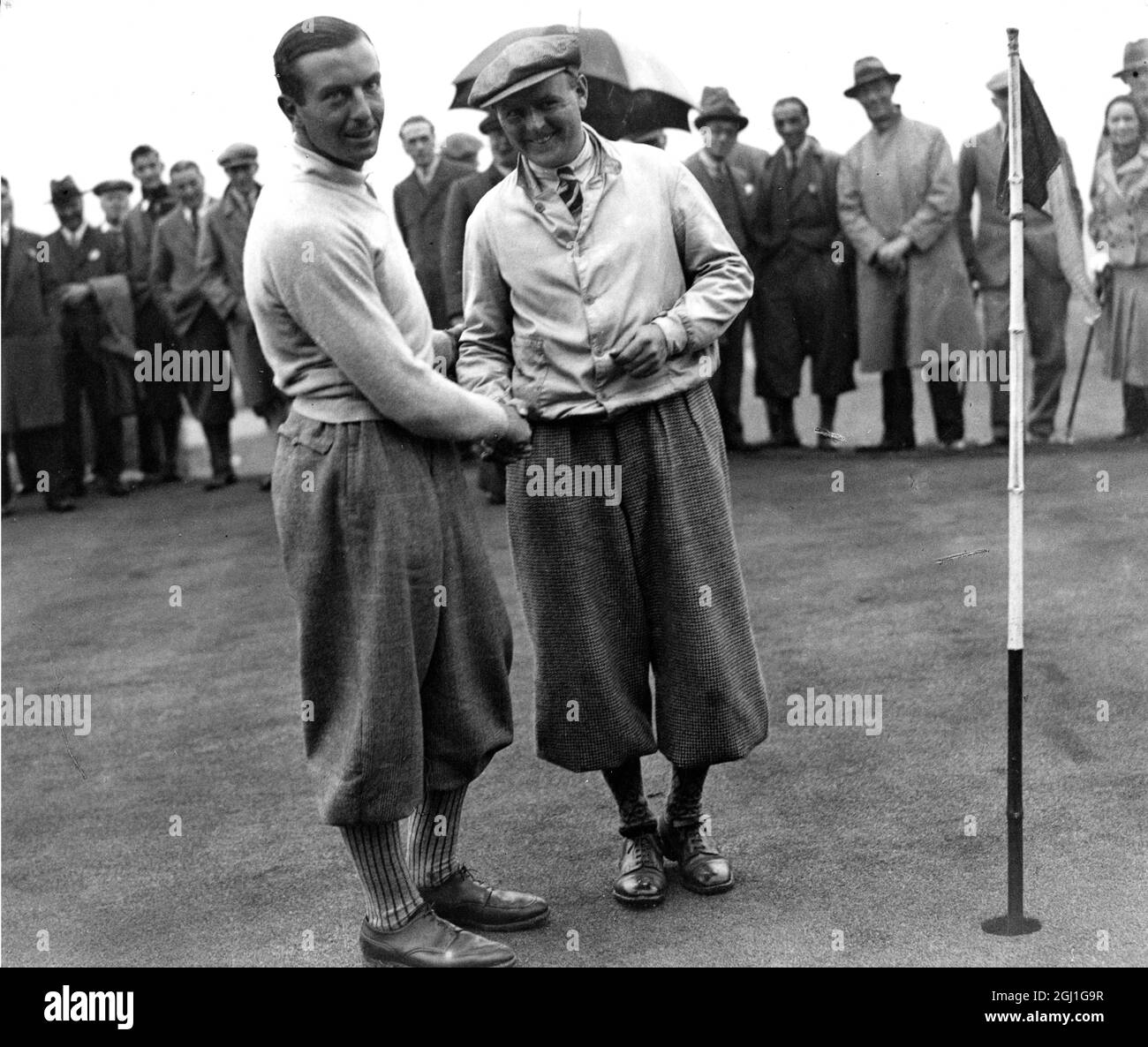 Henry Cotton gewinnt News of the World Golf Championship und schlägt Perry im Finale, das am 23. September 1932 in Moor Park stattfand Stockfoto