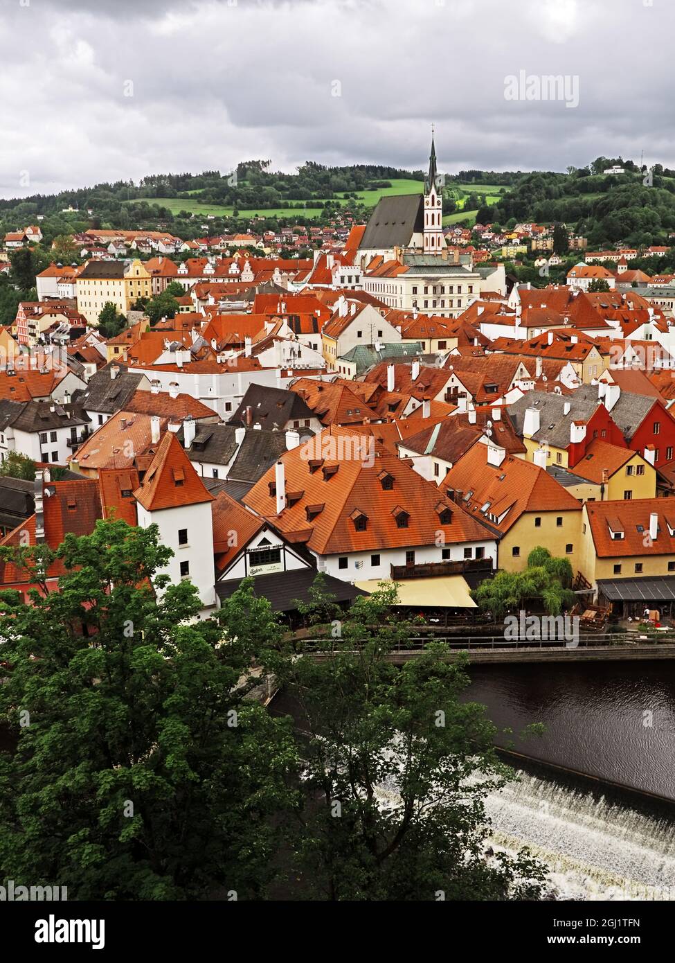Blick auf Èeský Krumlov (Tschechische Krumlov, eine historische Stadt in Südböhmen an der Moldau, ein berühmtes UNESCO-Denkmal, Tschechische Republik Stockfoto