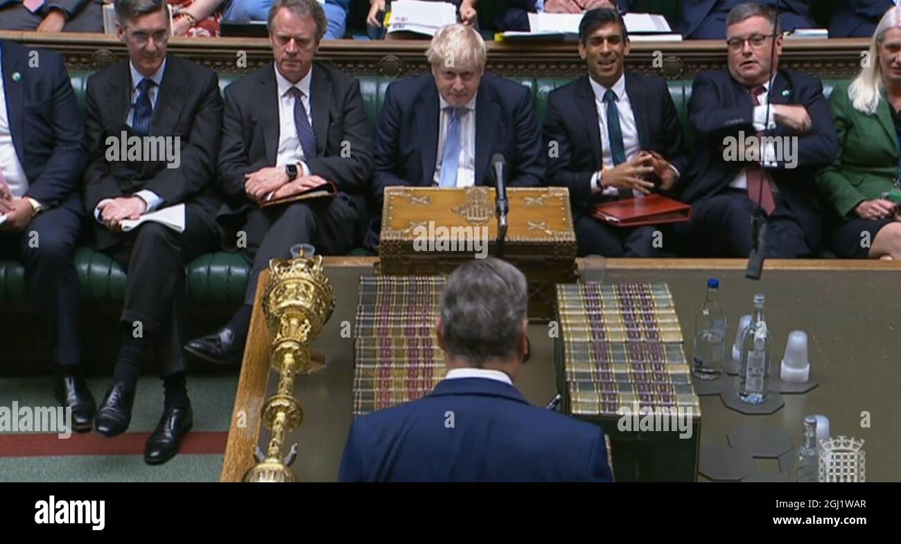 (Von links nach rechts) der Vorsitzende des Unterhauses, Jacob Rees-Mogg, der schottische Sekretär Alister Jack, der Premierminister Boris Johnson, der Schatzkanzler Rishi Sunak und Justizminister Robert Buckland hören während der Fragestunde des Premierministers im Unterhaus, London, dem Oppositionsführer Keir Starmer zu. Stockfoto