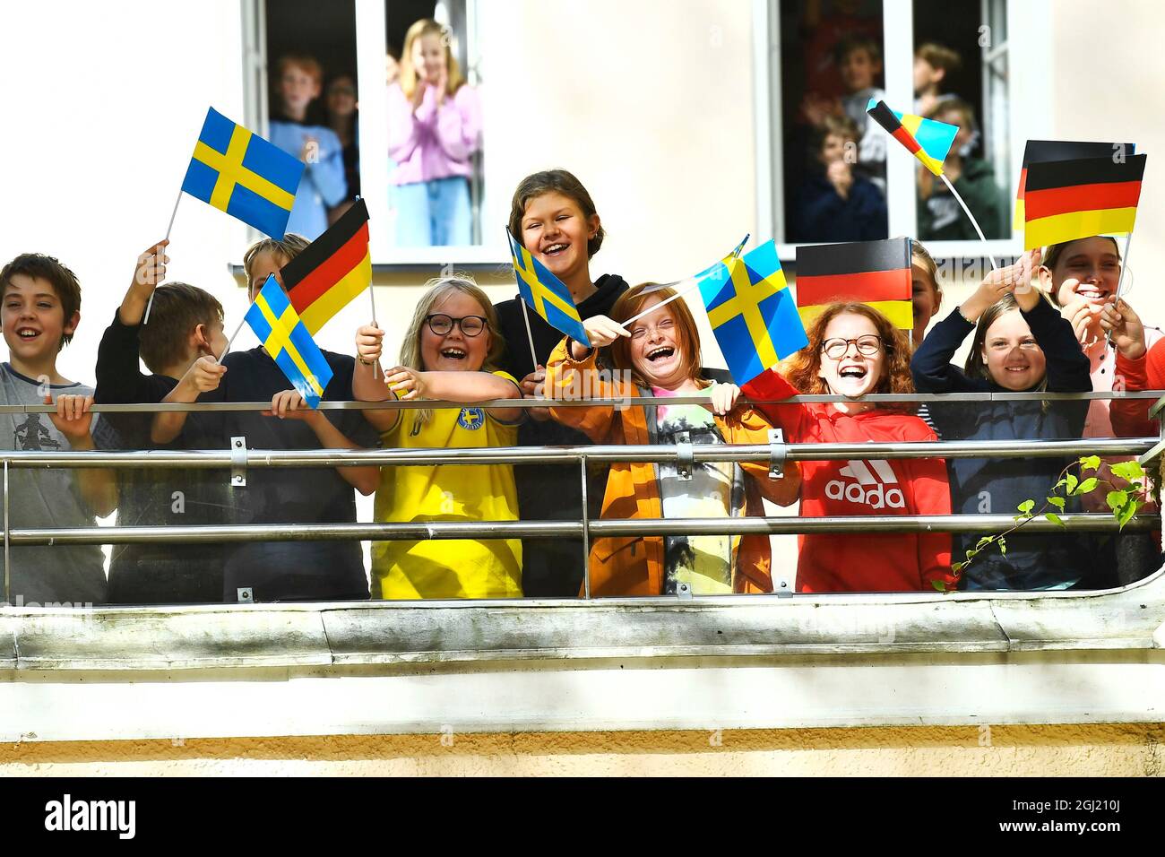 Königin Silvia von Schweden und Elke Büdenbender besuchen am 08. September 2021 die Deutsche Schule in Stockholm, Schweden. Der deutsche Bundespräsident ist zu einem dreitägigen Staatsbesuch in Schweden.Foto: Claudio Bresciani / TT / Code 10090 Stockfoto