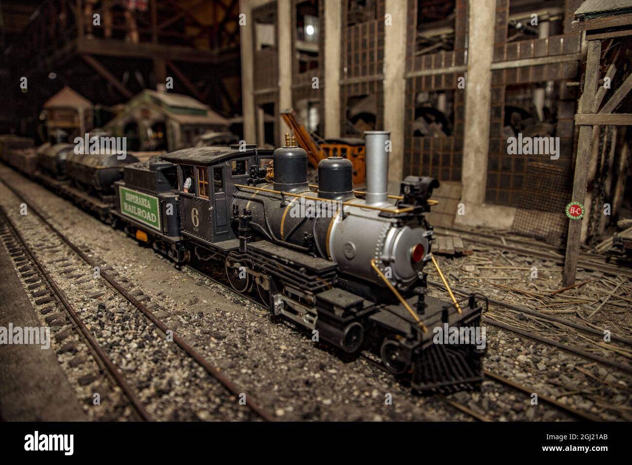 Aufnahme eines Lokomotivmodells, das in den alten Eisenbahnlinien Kubas im Rummuseum in Havanna verwendet wurde Stockfoto