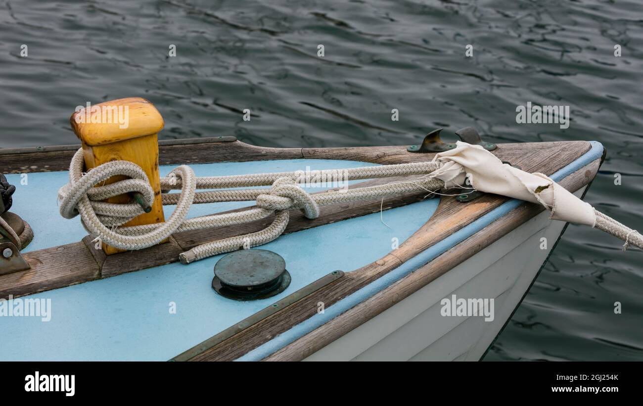 USA, Washington, Port Townsend. Bug des festfahrenden Segelbootes. Kredit als: Don Paulson / Jaynes Gallery / DanitaDelimont.com Stockfoto