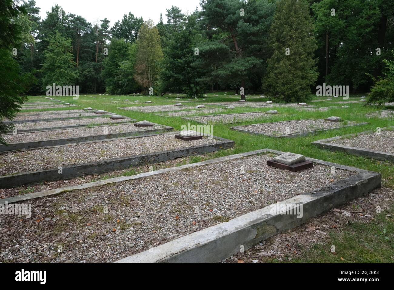 Kedzierzyn-Kozle, Polen - 20. August 2021: Friedhof der sowjetischen Soldaten und Gedenkstätte für Kriegsgefangene in Kedzierzyn-Kozle. Sommersonntag. Stockfoto
