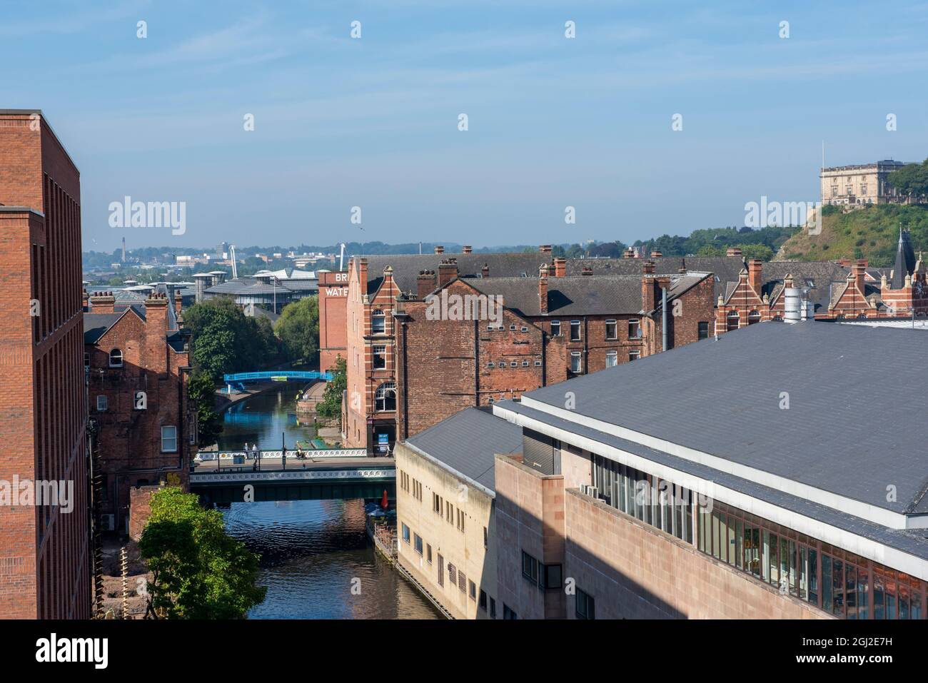 Blick entlang des Kanals vom Dach des Loxley House, Nottingham City, Nottinghamshire England Stockfoto