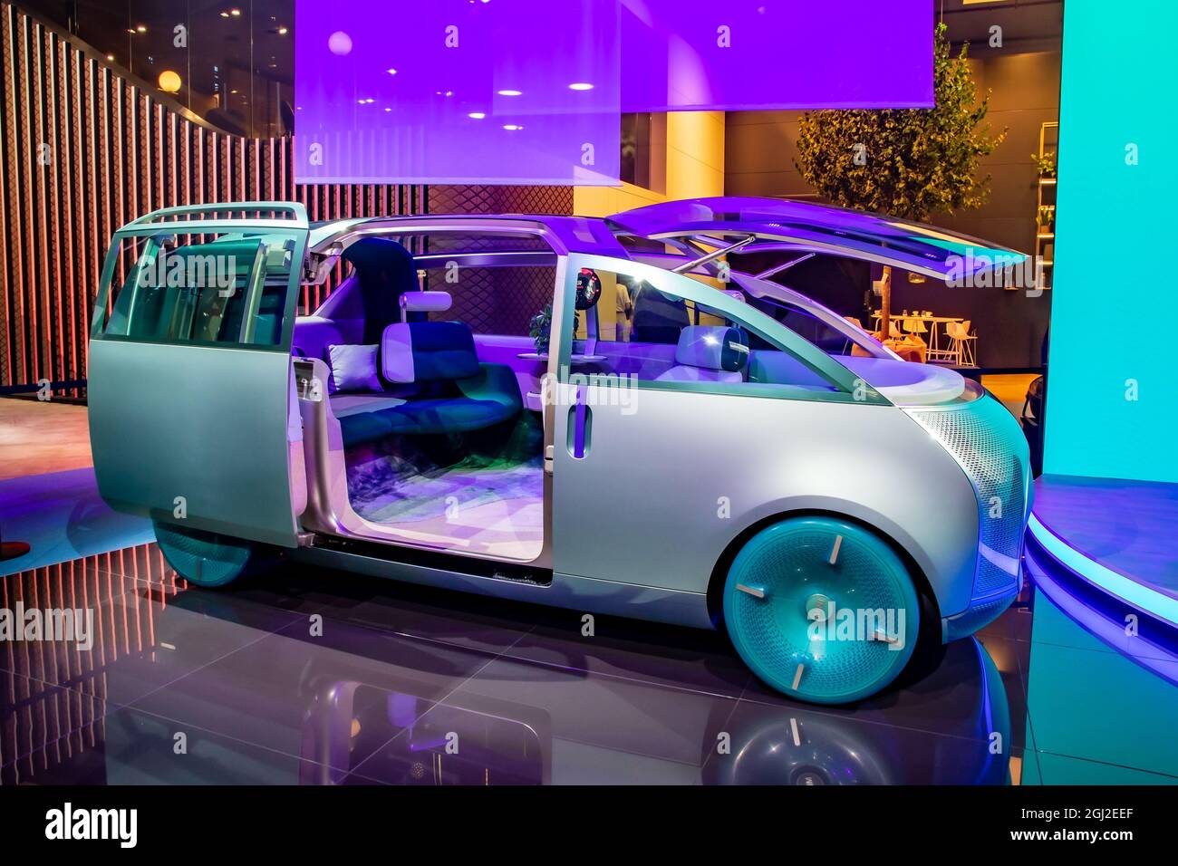 Mini Urbanaut futuristisches autonomes Elektroauto auf der IAA Mobility 2021 in München - 6. September 2021. Stockfoto