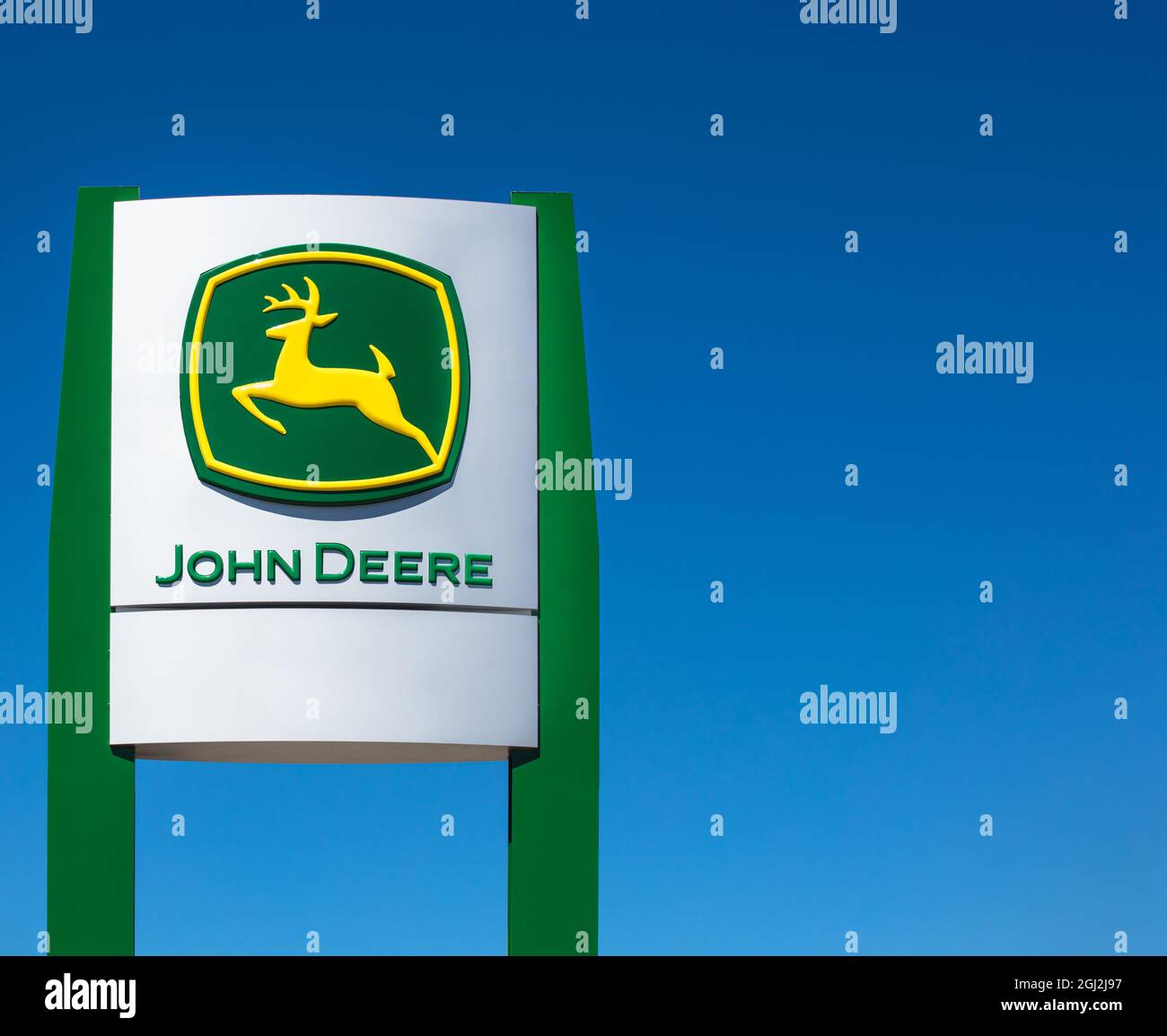 SANTA CATARINA, BRASILIEN - 02. Sep 2021: John Deere Händlerlogo in Brasilien. Stockfoto