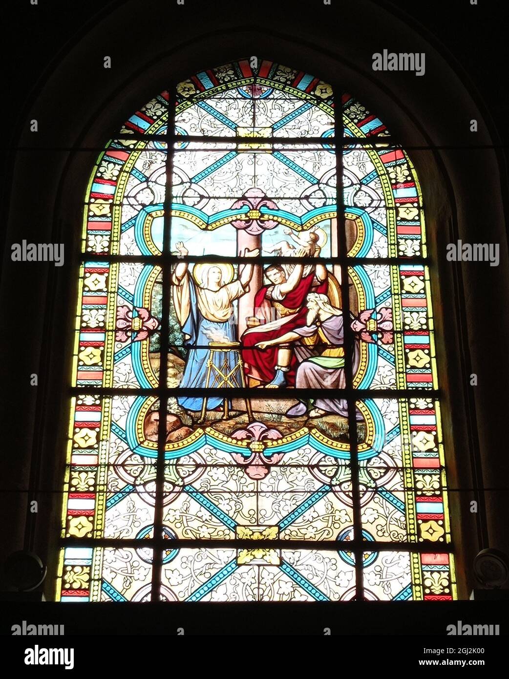 Vitrail Le Martyre de Saint Cyr et de Sainte Julitte, église Saint Cyr et Sainte Julitte à Villejuif, Val de Marne, Frankreich. Stockfoto