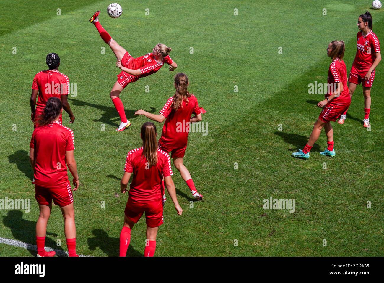 LISSABON, PORTUGAL - SEPTEMBER 8: Allgemeiner Überblick mit Anna Lena stolze von FC Twente Women während einer Trainingsveranstaltung des FC Twente Women vor dem UEFA Women’s Champions League-Spiel zwischen Benfica Women und FC Twente Women am 8. September 2021 in Lissabon, Portugal. (Foto von Andre Weening/Orange Picles) Stockfoto