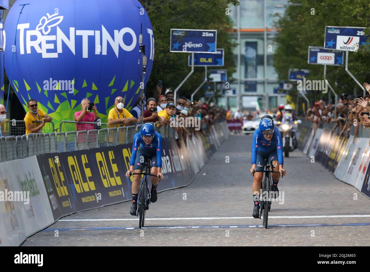 Trient, Italien. September 2021. Elena Cecchini, Marta Cavalli, Elisa Longo Borghini (ITA) während der UEC-Straßeneuropameisterschaften - Mannschaftsstaffel (Mannschaftszeitfahren der Männer/Frauen), Straßenradfahren in Trient, Italien, September 08 2021 Quelle: Independent Photo Agency/Alamy Live News Stockfoto