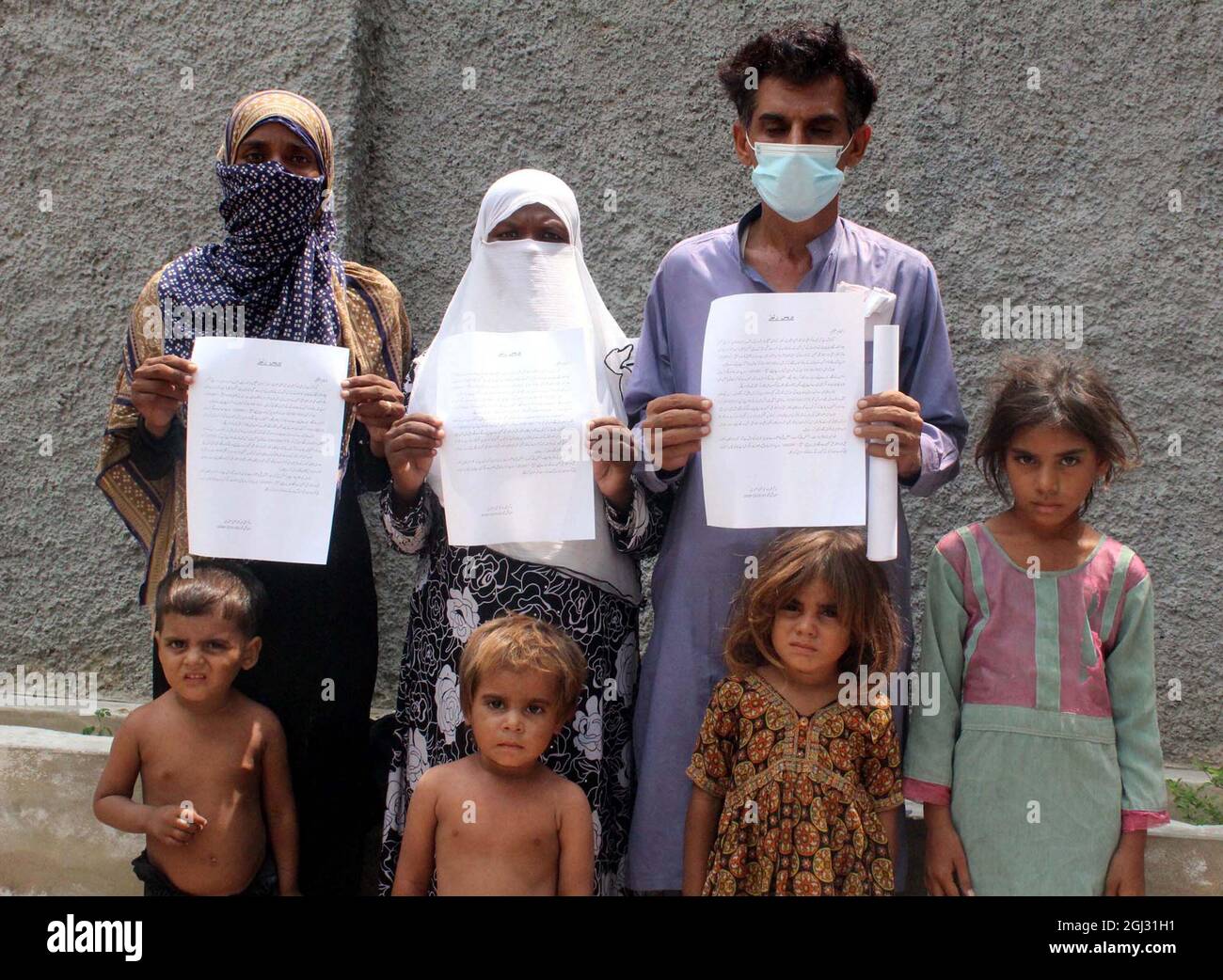 Die Bewohner von Kotri veranstalten am Mittwoch, dem 08. September 2021, im Hyderabad-Presseclub eine Protestdemonstration gegen die hohe Händigkeit einflussreicher Menschen. Stockfoto
