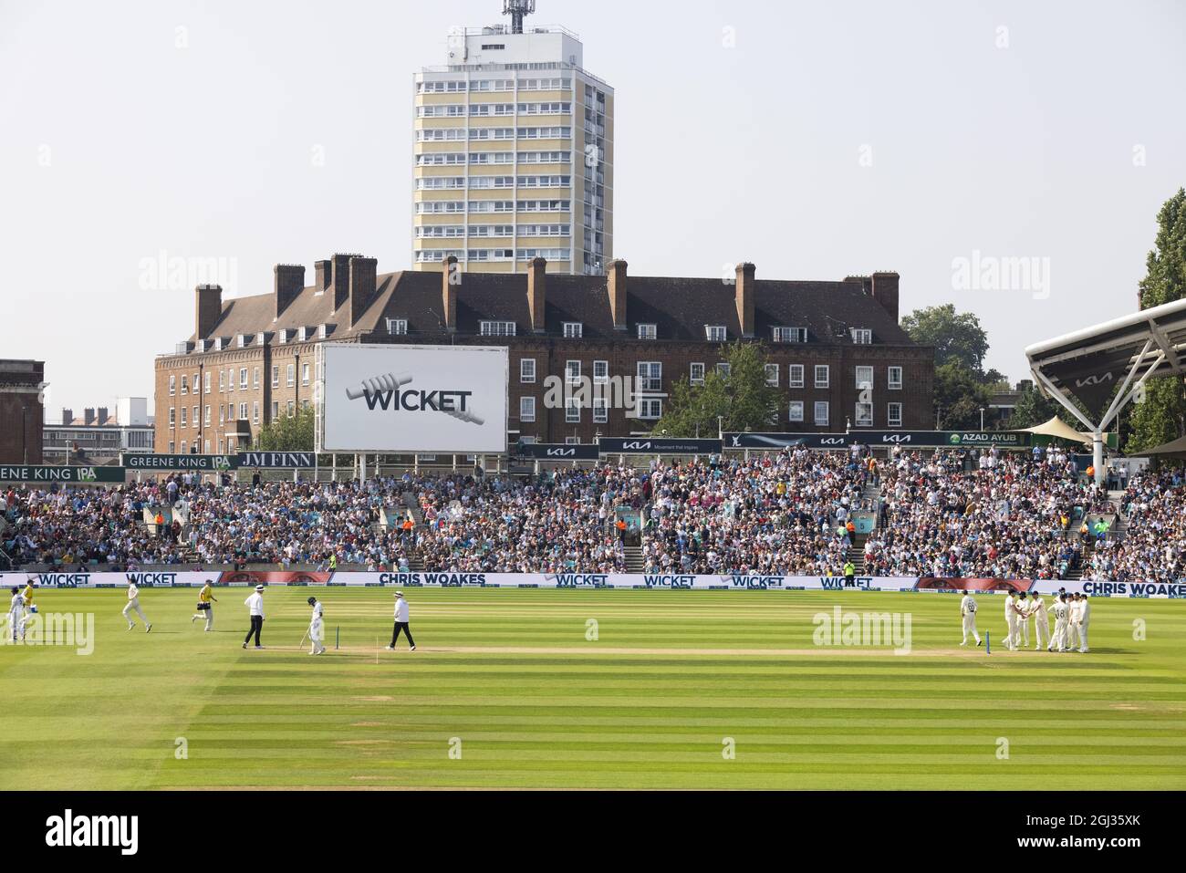 England Cricket; The Oval Cricket Ground, oder Kia Oval, Juli 2021, England gegen Indien Testspiel, von Massen von Fans im Sommer beobachtet, The Oval, London UK Stockfoto