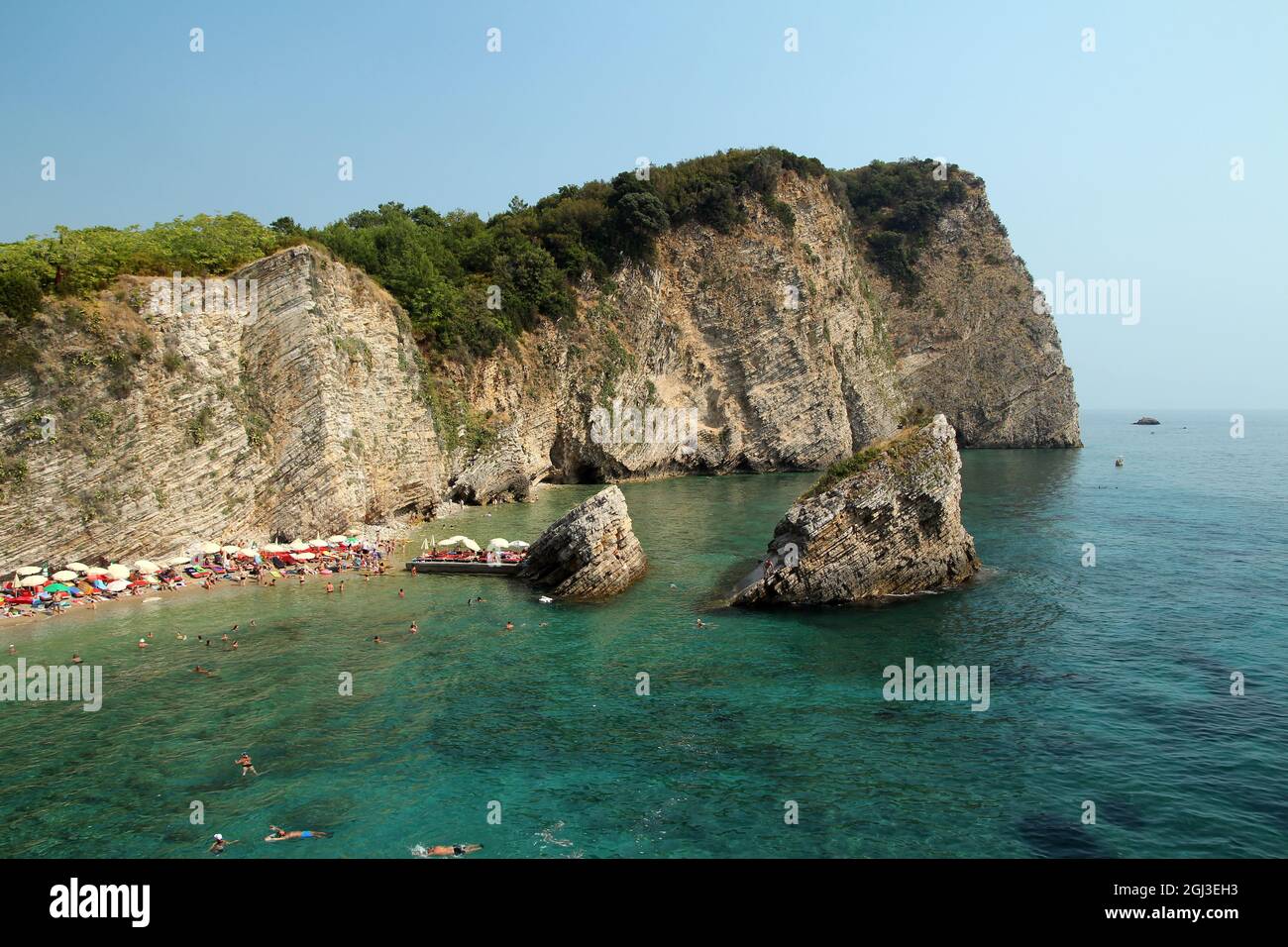 Strand auf der Insel Sveti Nikola in Budva, Montenegro. Stockfoto